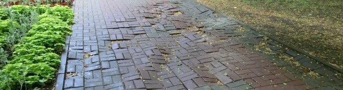 Как выровнять просевшую тротуарную плитку
