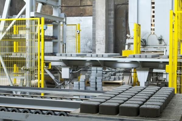 Процесс вибропрессования тротуарной плитки